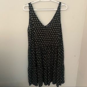 Women’s printed sleeveless black dress size L